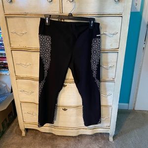 DONATING ON 11/18 | RBX black 3/4 length leggings